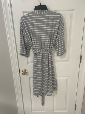 S/m robe gray white stripe stretchy